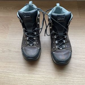 Ahnu hiking boots barely used